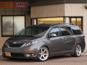 シエナ 新車並行　2013年モデル