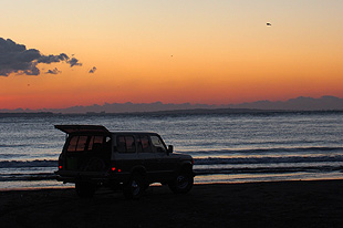 海に似合う車：ランクル６０