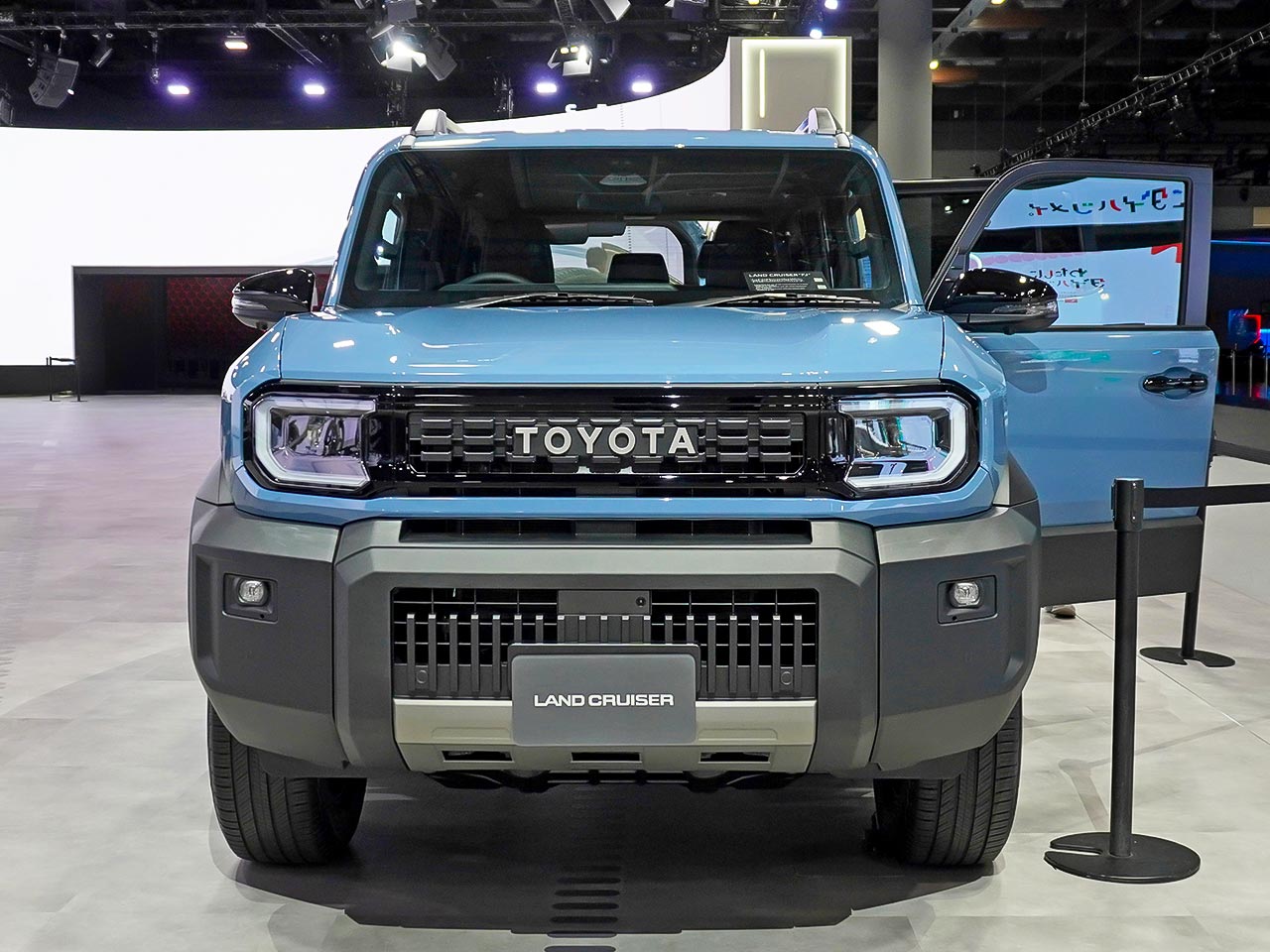 ランクルFJ コの字型（C型）デザインヘッドライト×TOYOTAグリル