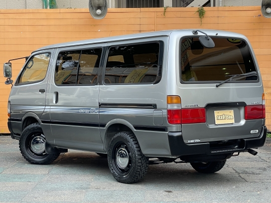 100系ハイエースバン　2WD SPGL テールガーニッシュ 100系ハイエース 「テールランプ、ガーニッシュ交換
