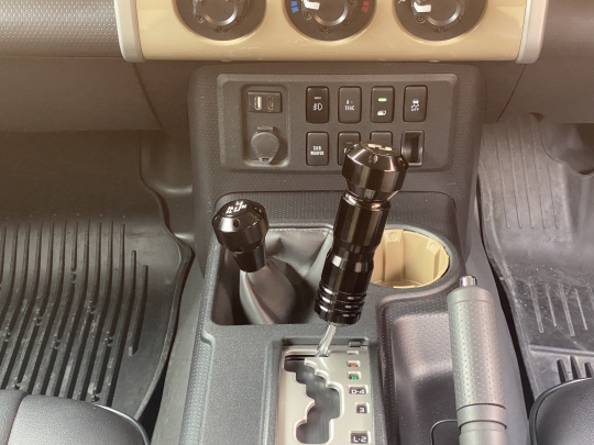☆アルミ削り出し トレイルチーム FJクルーザー ノブ AT車