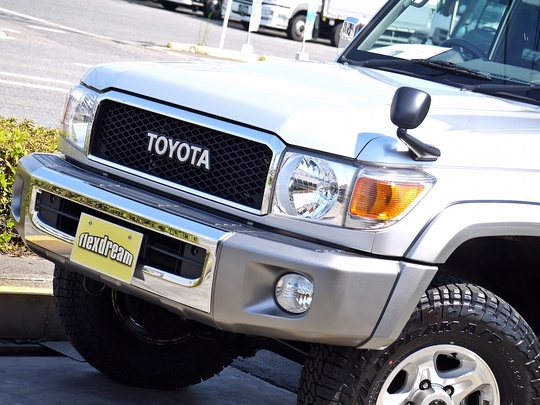 ランクル70再販モデル シルバー TOYOTA文字グリル