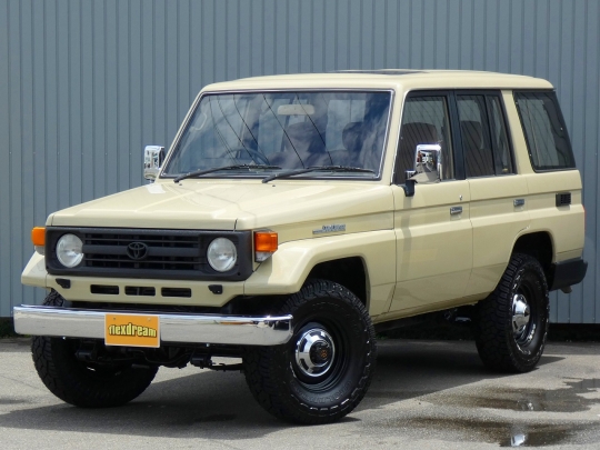 【大幅値下げ⭕️】1/30 トヨタ　ランクル70 ベージュ TOYOTA、ランドクルーザー“70”シリーズ 誕生30周年を記念し