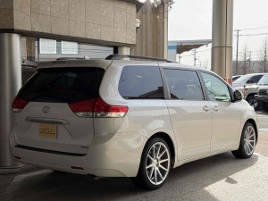 シエナ新車並行　2014年モデル　Wサンルーフ