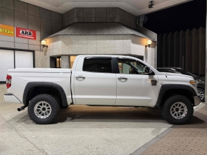 タンドラ新車並行　2014年モデル　リフトアップ