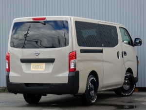 キャラバン新車キャラバン　カスタム　丸目クラシックカスタム