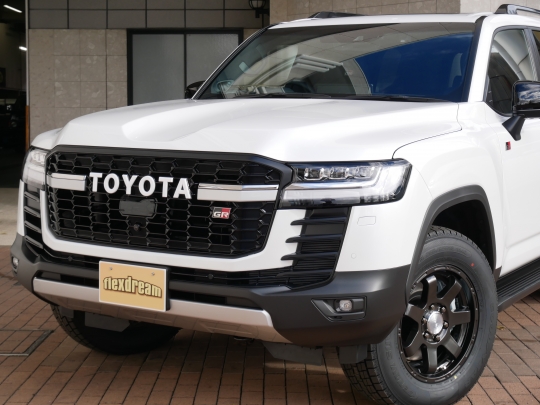 ランクル 300 プレシャスホワイトパール（ZX、GR SPORT専用色） ランドクルーザー | トヨタ自動車株式会社 公式企業サイト